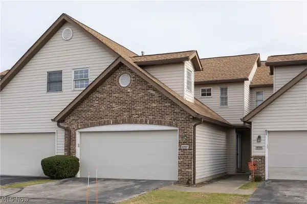 5727 Gateway Lane #1203, Brook Park, OH 44142