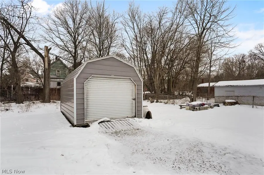 518 Falls Avenue, Youngstown, OH 44502 - #3