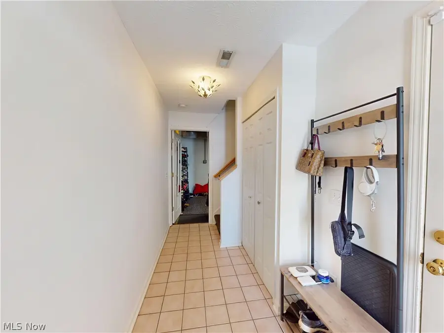 517 Parkside Lane, Tallmadge, OH 44278 - #3