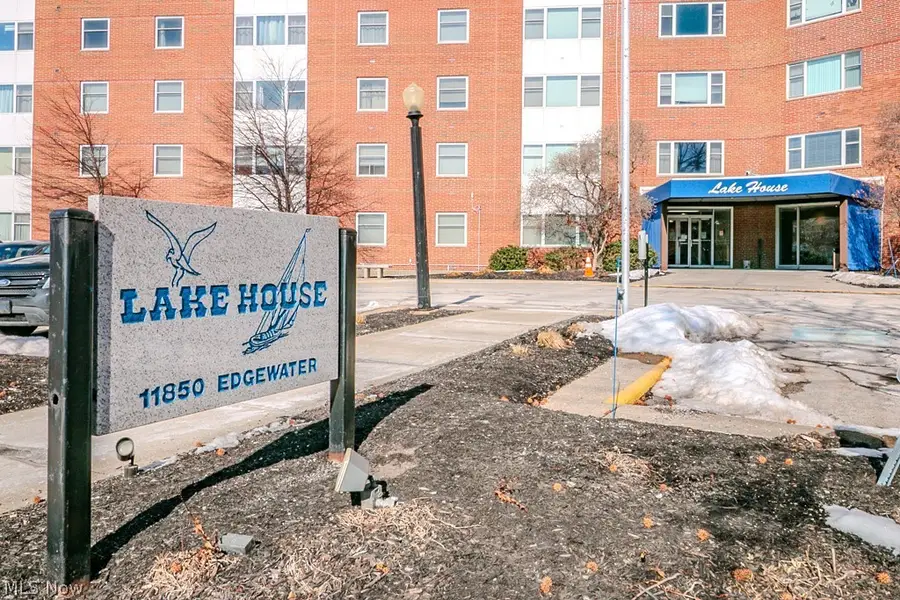 11850 Edgewater Drive #1002, Lakewood, OH 44107 - #2