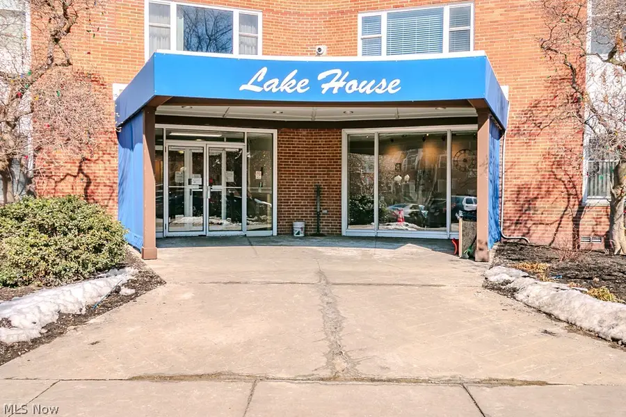 11850 Edgewater Drive #1002, Lakewood, OH 44107 - #3