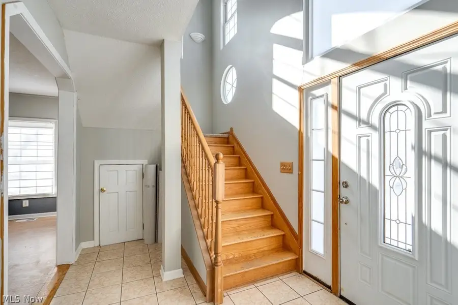 1229 Summit Drive, Mayfield Heights, OH 44124 - #2