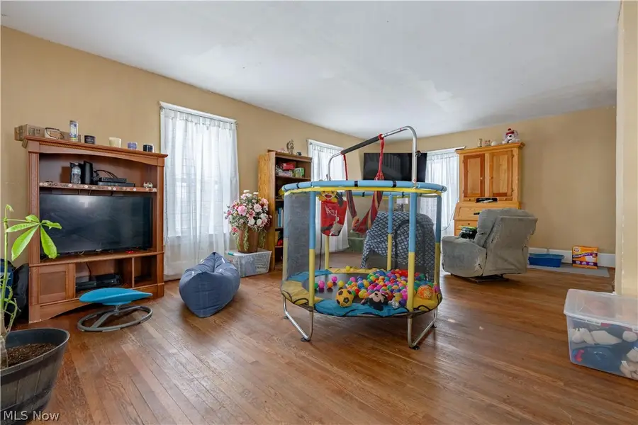 221 E Fetter Lane, Gnadenhutten, OH 44629 - #2