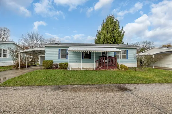 10 Corktree Drive, Olmsted Twp, OH 44138