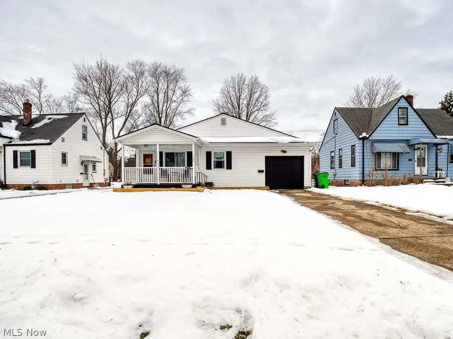 725 Shakespeare Drive, Berea, OH 44017 - #2