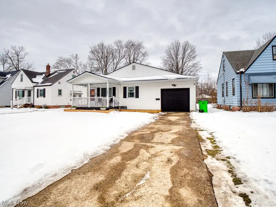 725 Shakespeare Drive, Berea, OH 44017 - #3