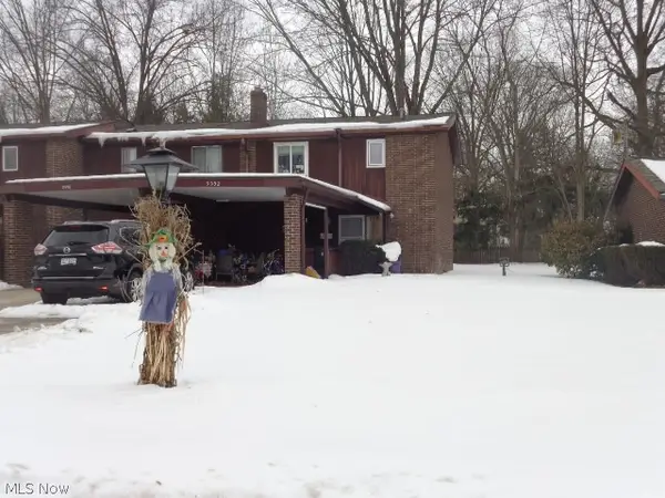 9552 Fernwood Drive, Olmsted Falls, OH 44138