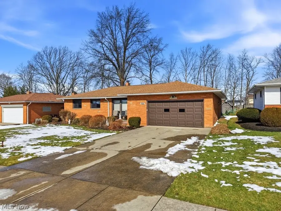 8280 Royal Ridge Drive, Parma, OH 44129 - #2