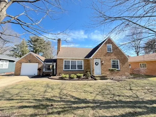 913 Oak Nw Street, New Philadelphia, OH 44663