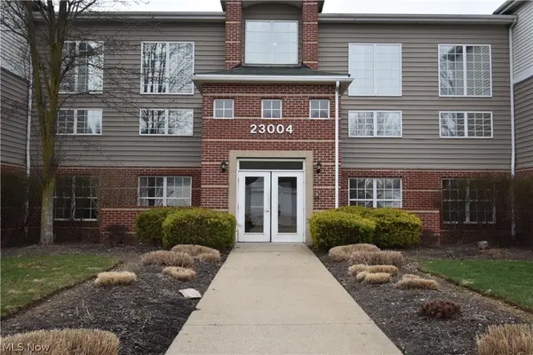 23004 Chandlers Lane #4-344, Olmsted Falls, OH 44138