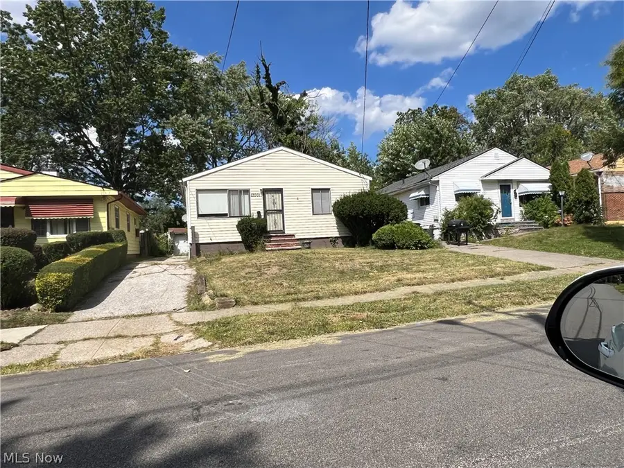 17001 Lipton Avenue, Cleveland, OH 44128 - #2