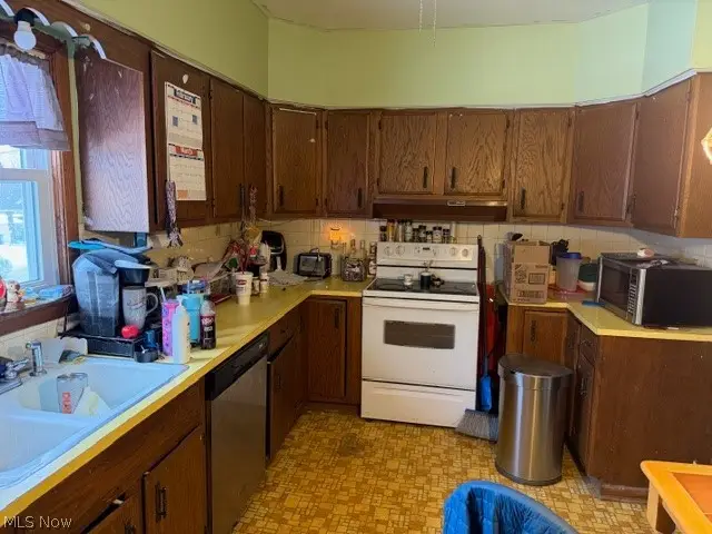 1537 Wooster W Road, Barberton, OH 44203 - #2