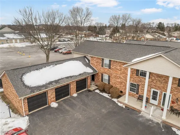 1222 W Maple Street, North Canton, OH 44720