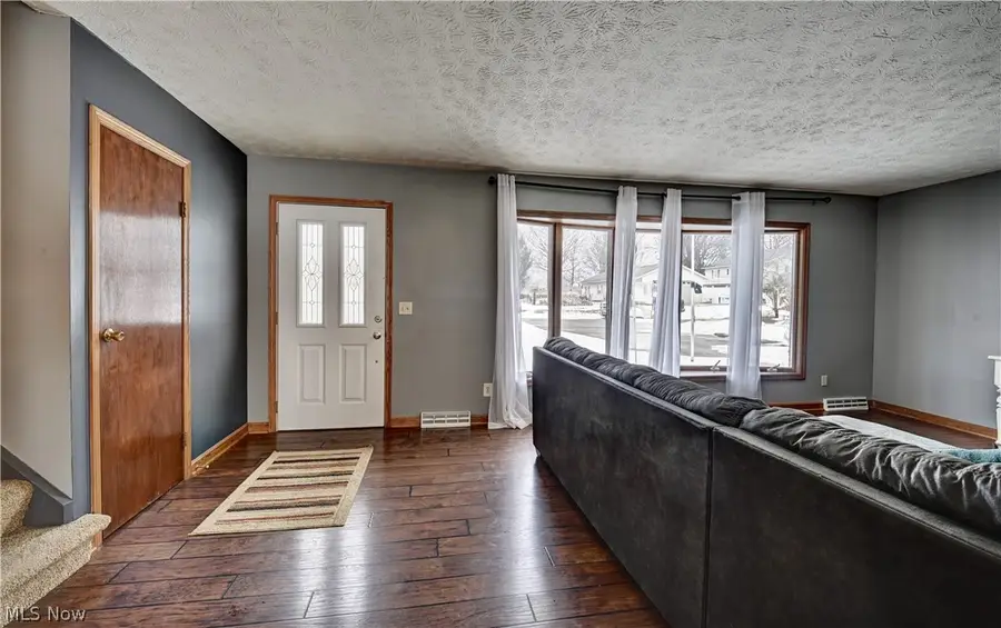 240 Harmon Nw Avenue, Brewster, OH 44613 - #2