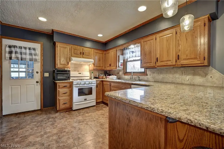 240 Harmon Nw Avenue, Brewster, OH 44613 - #3