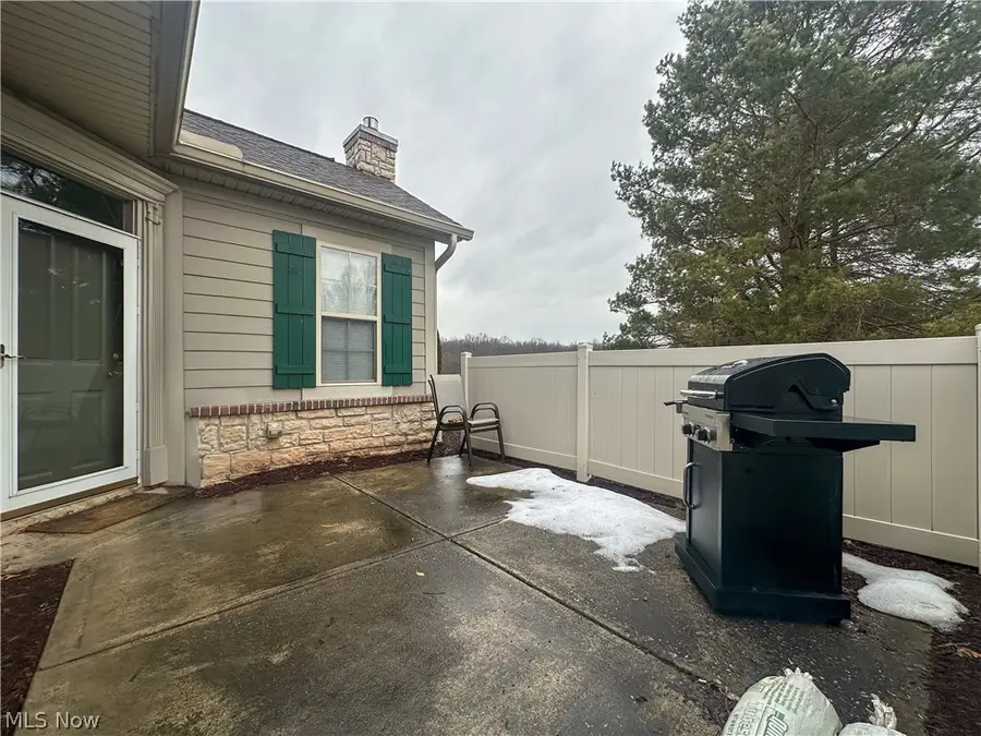 404 River Glen Ne Drive, Warren, OH 44484 - #2