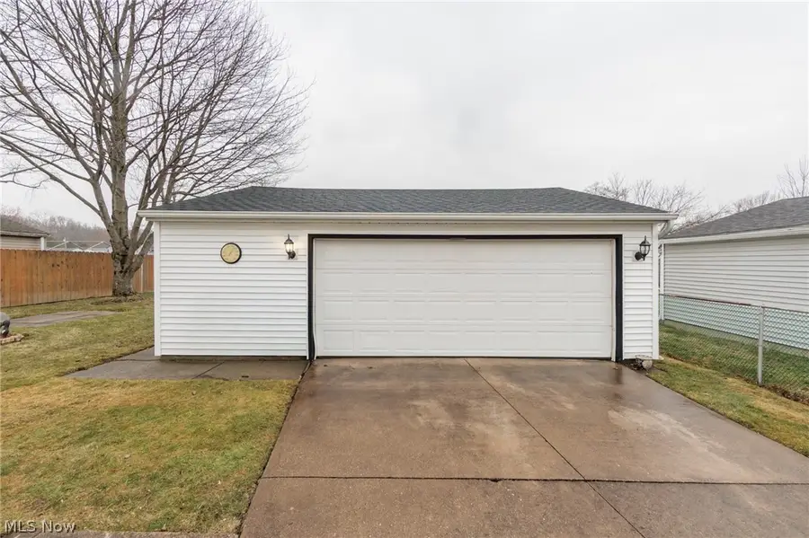 913 Rosewood Drive, Elyria, OH 44035 - #3