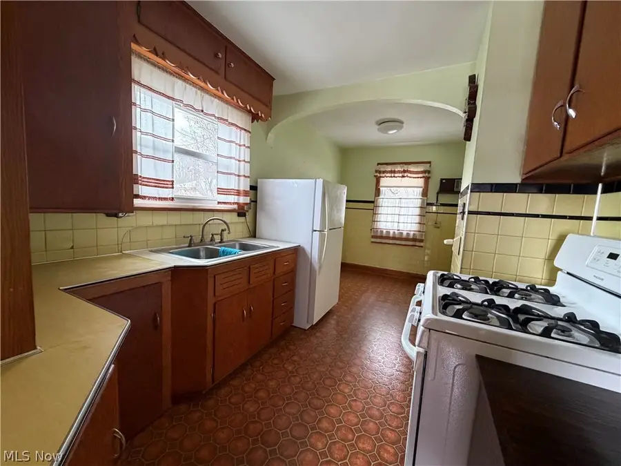 3332 Sheridan Road, Youngstown, OH 44502 - #3