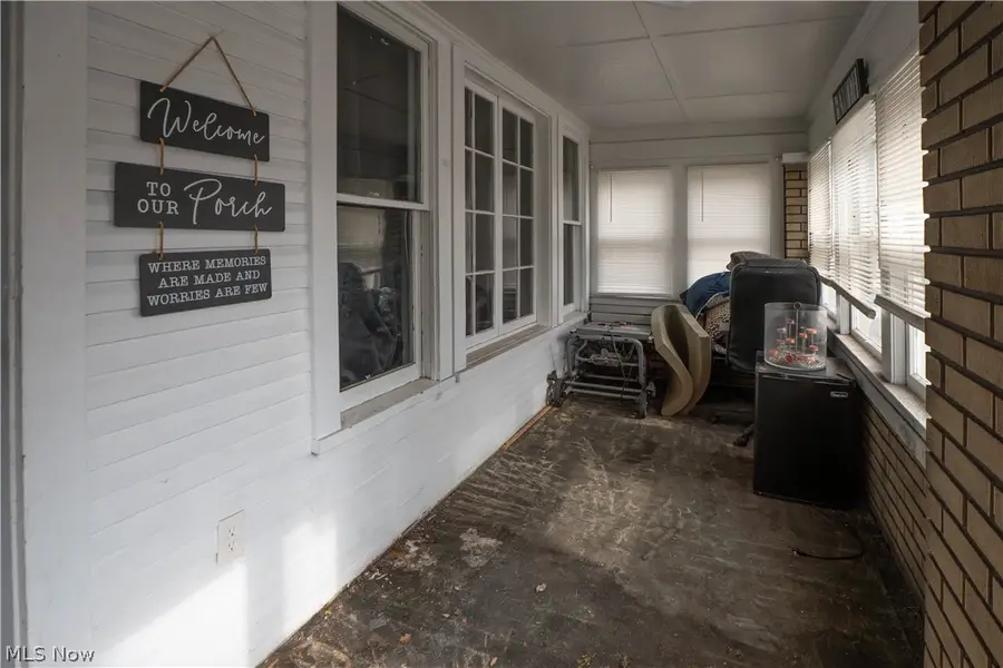 557 W Hopocan Avenue, Barberton, OH 44203 - #3