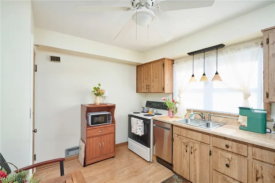 507 E Ford Avenue, Barberton, OH 44203 - #2