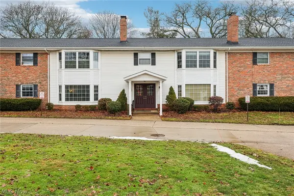 80 Devon Lane #101A, Akron, OH 44313