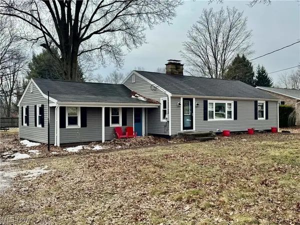 1068 Ivy Nw Street, North Canton, OH 44720