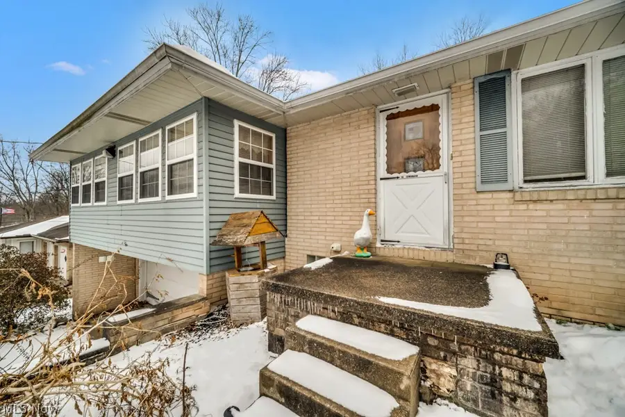 13458 Theeland Nw Avenue, Uniontown, OH 44685 - #3