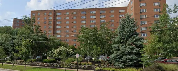 11820 Edgewater Drive, Lakewood, OH 44107