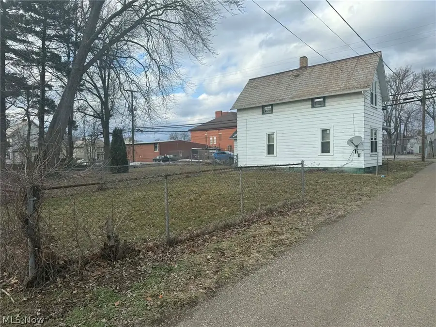 230 2nd Sw Drive, New Philadelphia, OH 44663 - #3