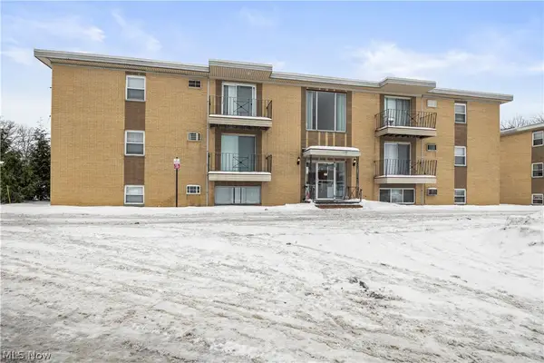 5370 Lee Road #302, Maple Heights, OH 44137