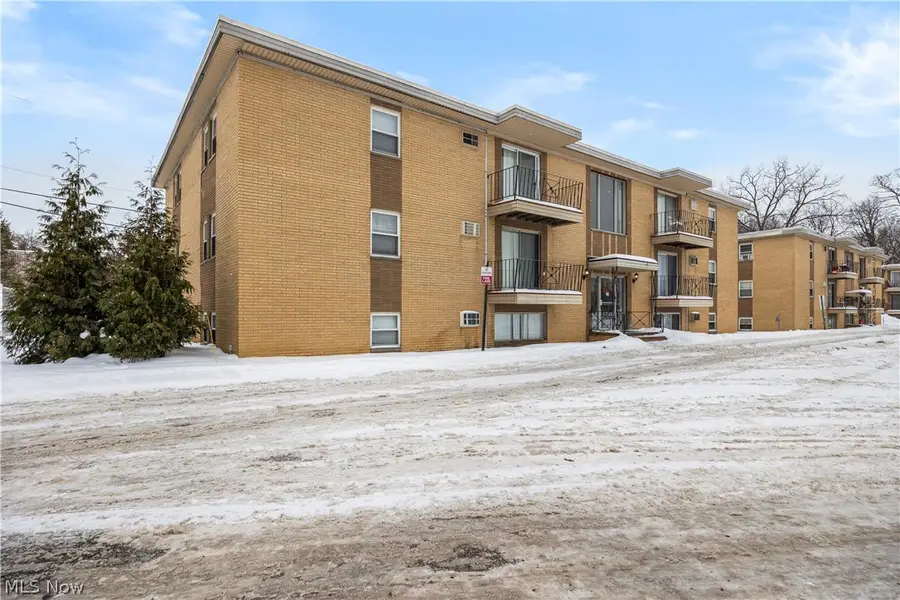 5370 Lee Road #302, Maple Heights, OH 44137 - #3