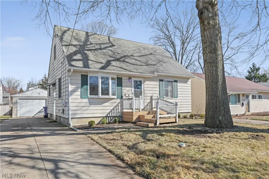 2851 8th Street, Cuyahoga Falls, OH 44221 - #2