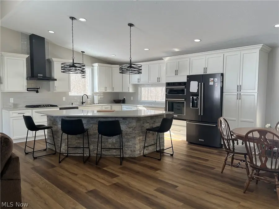 13325 Longspur Court, Valley View, OH 44125 - #2