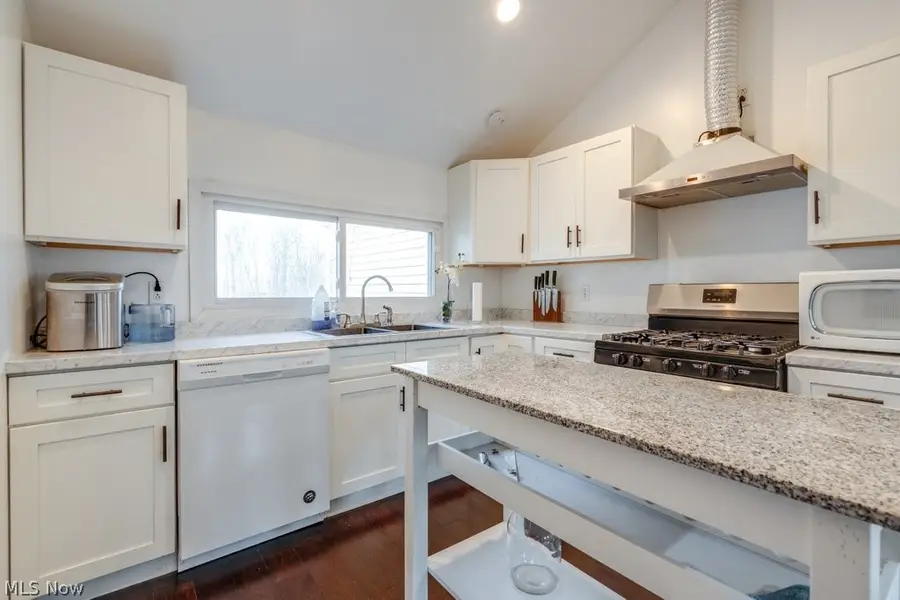 6095 Bell Avenue, Hubbard, OH 44425 - #2