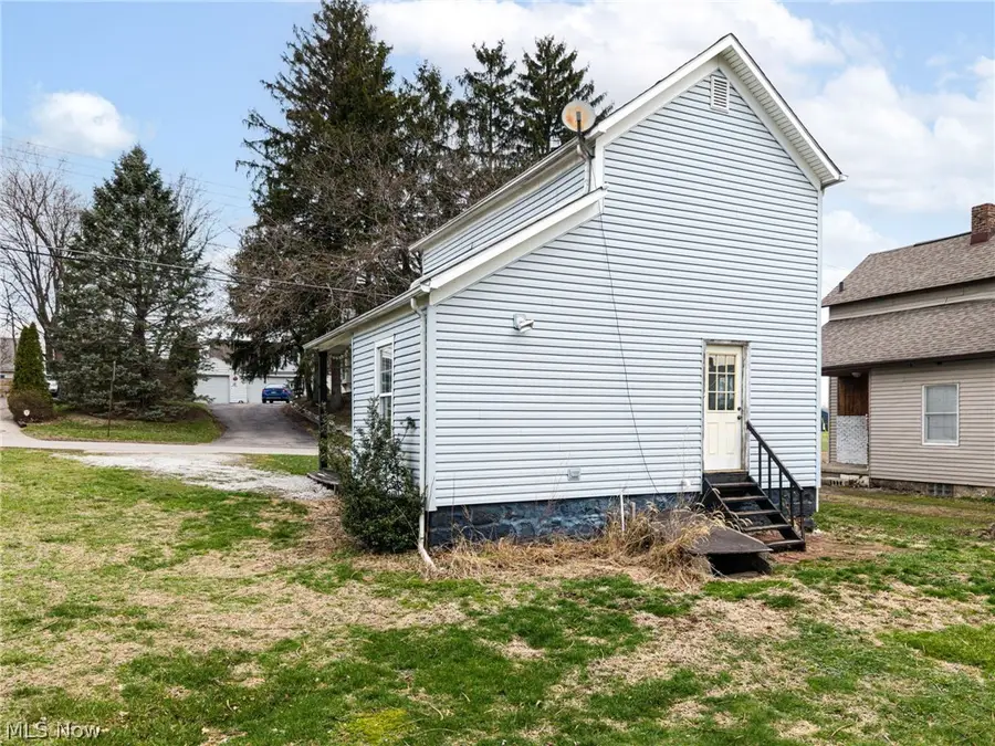 918 Raymond Avenue, Barberton, OH 44203 - #3