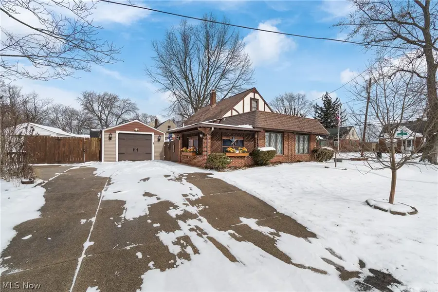 42 Woolf Avenue, Akron, OH 44312 - #2