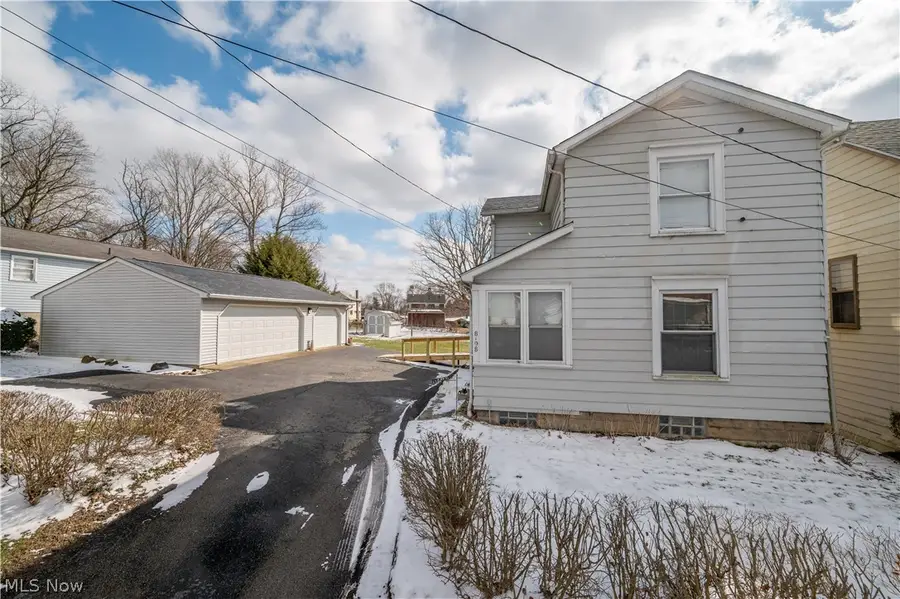 8198 Erie Street, Masury, OH 44438 - #2