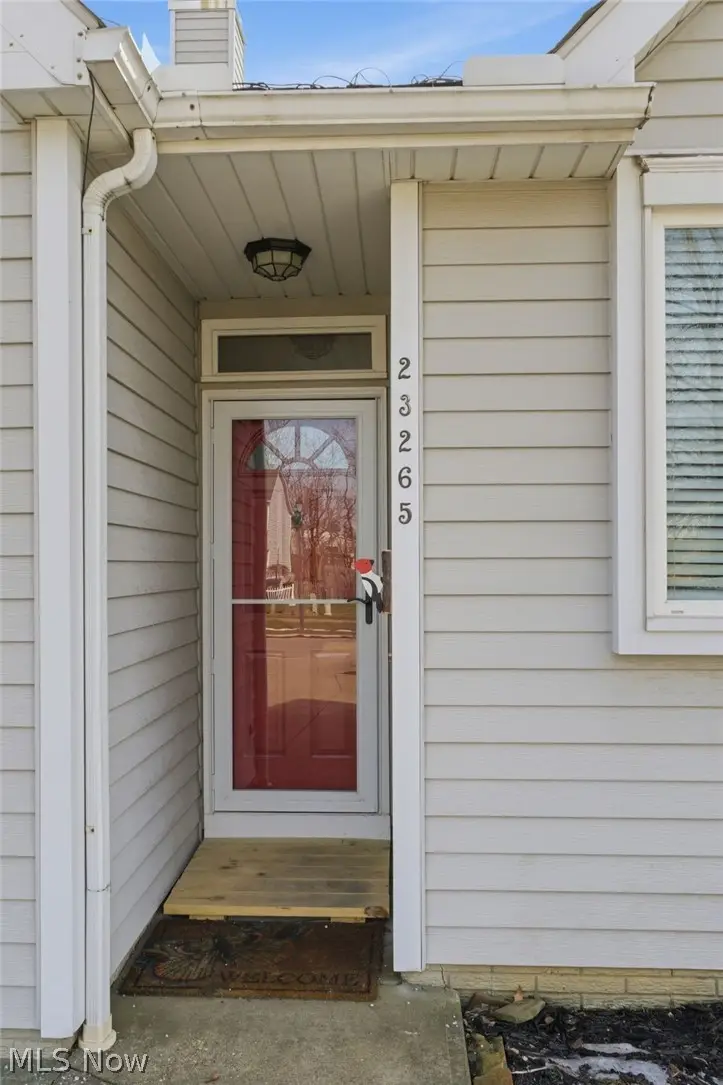 23265 Wainwright Terrace, Olmsted Falls, OH 44138 - #2
