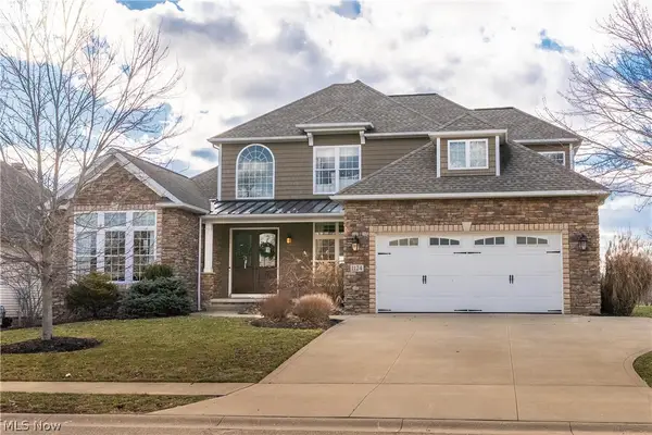 1124 Laurel Green Ne Drive, North Canton, OH 44720