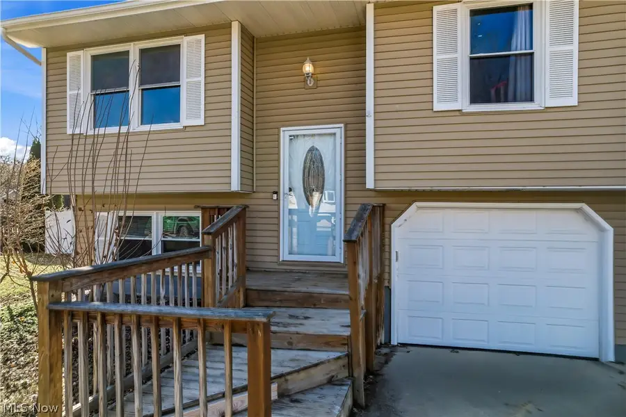 465 S Colonial Drive, Cortland, OH 44410 - #3