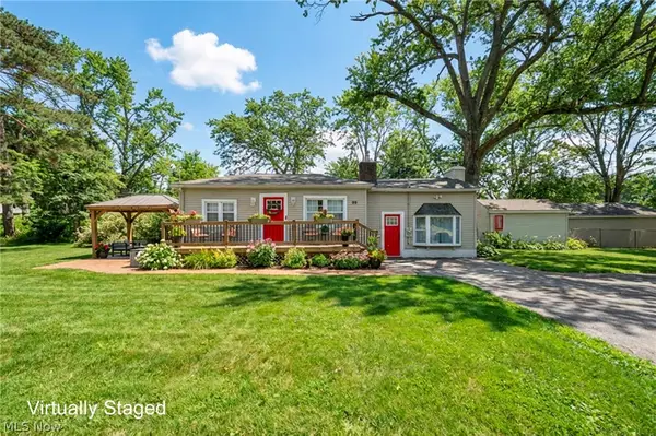 99 Meadowridge Road, Mogadore, OH 44260