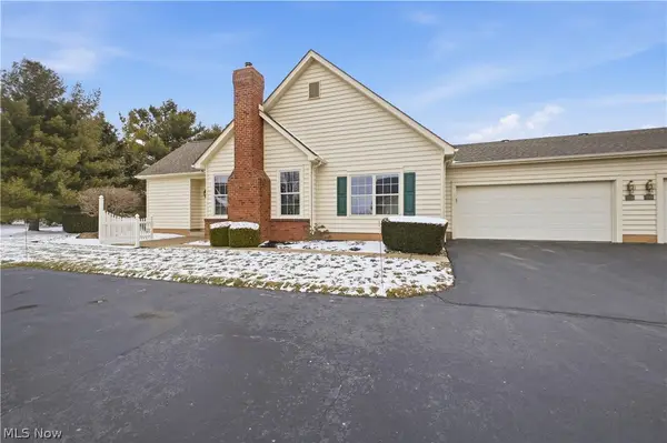 246 Village Court, Columbiana, OH 44408