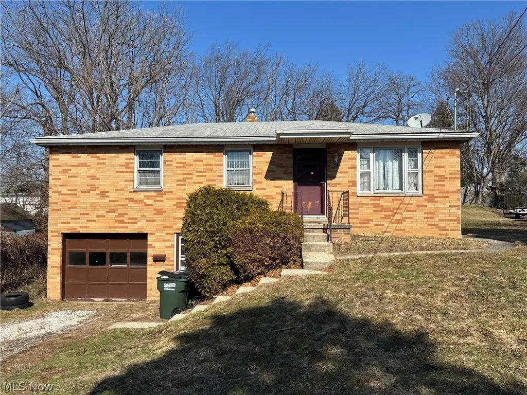 627 Lincoln Avenue, Barberton, OH 44203 - #1