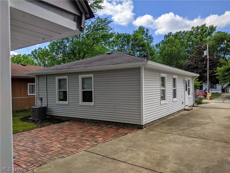 549 Delaware Avenue, Elyria, OH 44035 - #3