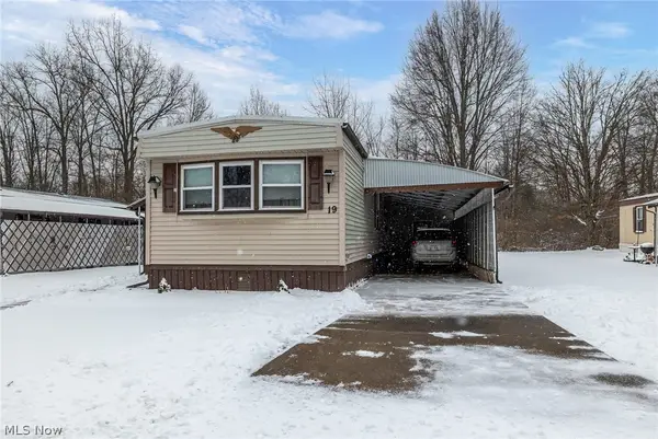 19 Sycamore Street, Olmsted Twp, OH 44138