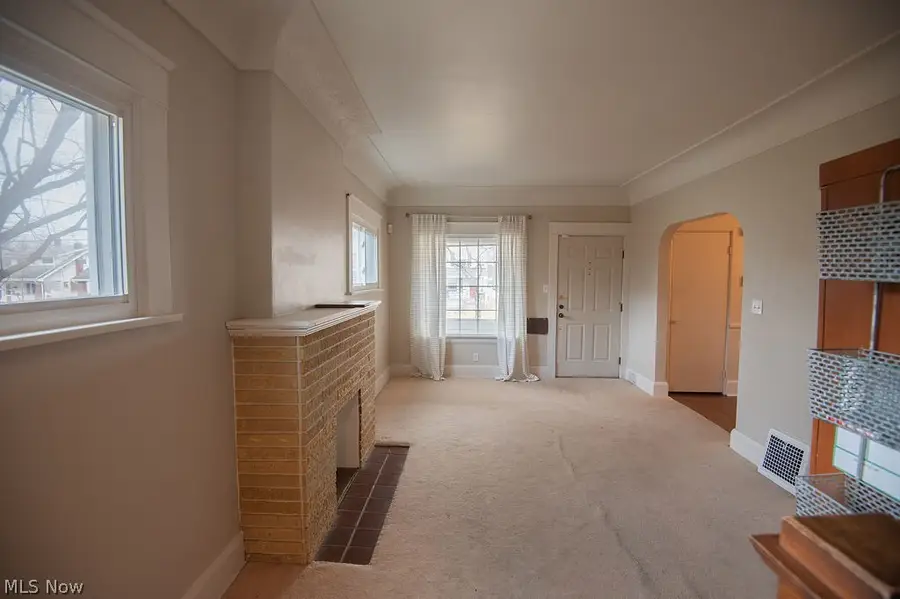 84 S Hazelwood Avenue, Youngstown, OH 44509 - #2