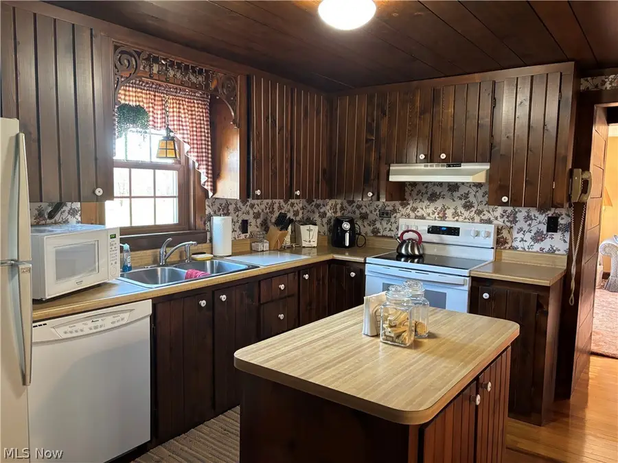 837 Walls Lake Ne Drive, Vienna, OH 44473 - #2