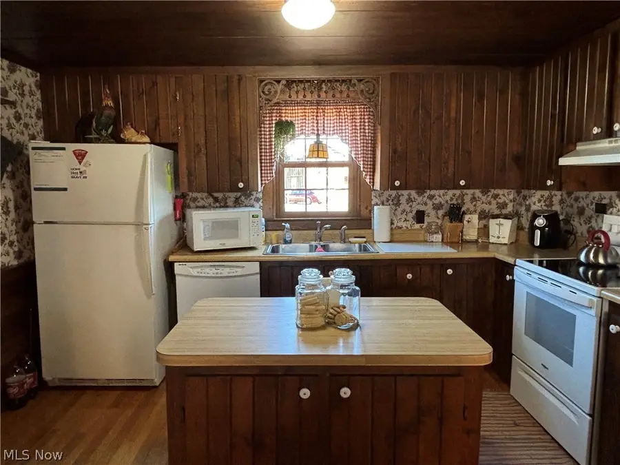 837 Walls Lake Ne Drive, Vienna, OH 44473 - #3