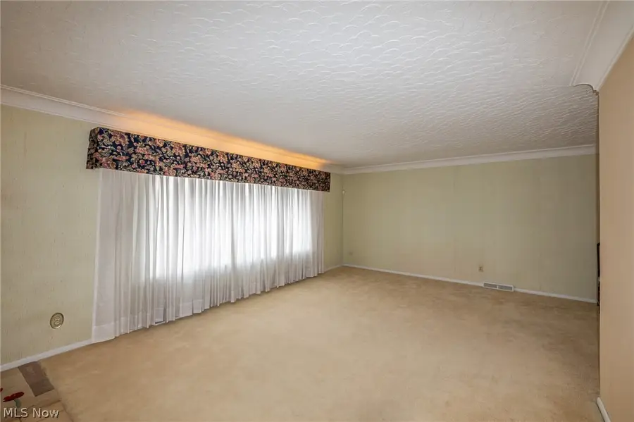 7550 Daytona Drive, Parma, OH 44134 - #3