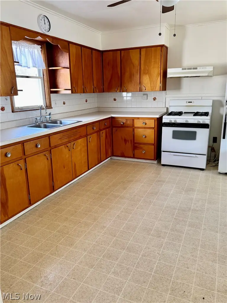 374 Tenney Avenue, Campbell, OH 44405 - #3